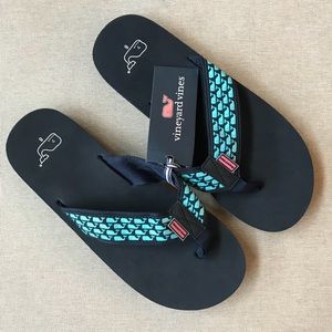 Vineyard Vines flip flops 8